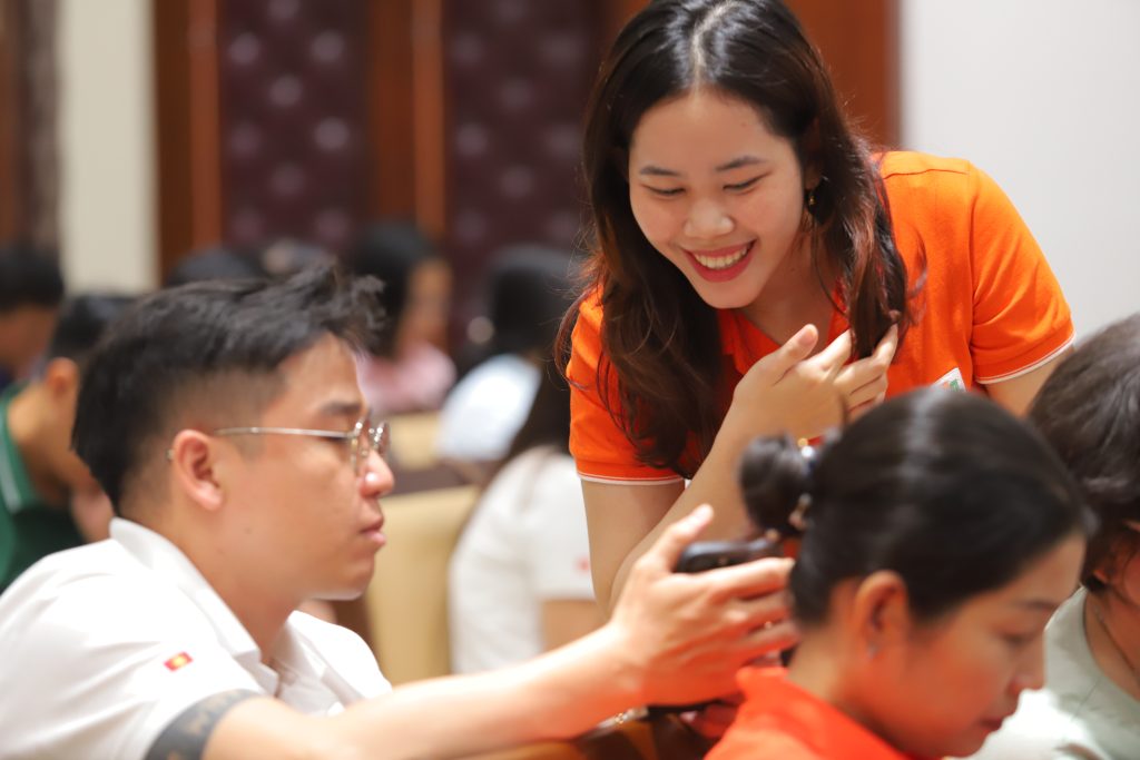 Doanh nghiệp học sử dụng ChatGPT tại khóa tập huấn AI Cần Thơ