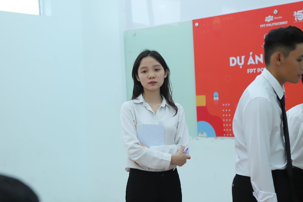 Sinh viên lo lắng khi báo cáo