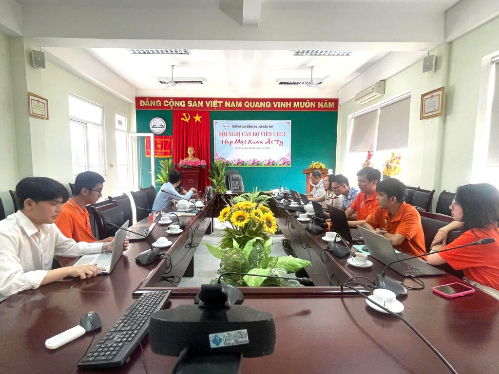 Sinh viên và thầy cô đã đồng hành cùng nhau ở dự án trăm triệu Hệ thống quản lý đào tạo Cao Đẳng Du Lịch Cần Thơ