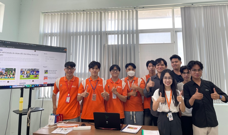 cô Đào hướng dẫn dự án Xưởng tại FPT Polytechnic Cần Thơ